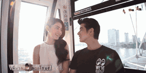 内涵美女gif动图：姑娘！你带球撞人可是犯规的啊