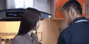 美女内涵gif动图：妹子功夫深不可测