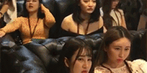 内涵美女gif动图：什么都别说，吻我
