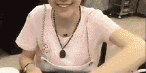 内涵美女gif动图：女司机教你如何保健腰椎