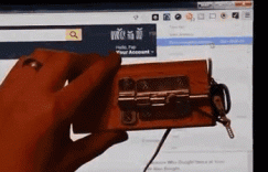 内涵美女gif动图：小姐姐，你的球好有弹性