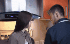 美女内涵gif动图：妹子功夫深不可测
