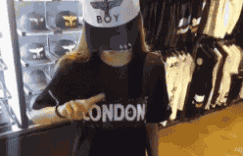 内涵图gif：听所每个女生都有这样的想法