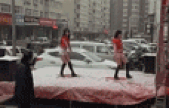 你懂的妹子gif动图：这舌头没几个爷们受得了