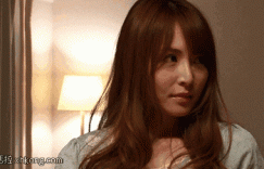 内涵美女gif动图：真正的高手一只手就可以解决问题