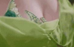 有内涵的美女动态图：姑娘这舌头，想见识见识！