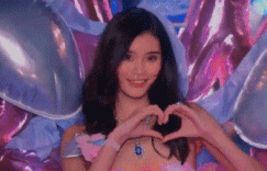 内涵美女gif动图：检察长很珍稀的少女风gif图
