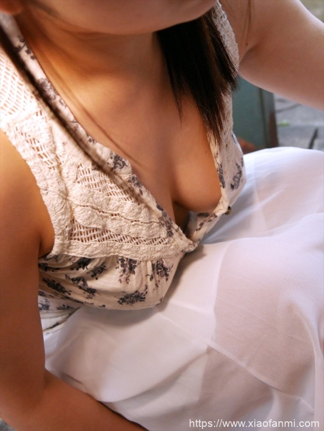 没戴胸罩女人 车牌:271GS-105