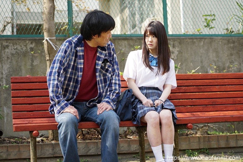 欲望 制服女子16人 车牌:017EQ-351