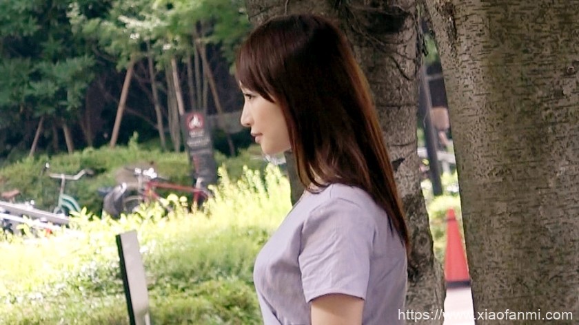 25岁的美女员工 车牌:261ARA-204