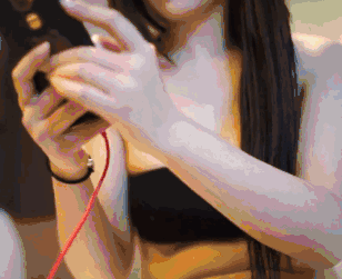 邪恶美女gif动图：冰棍吃的这么销魂还直播