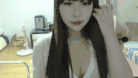 邪恶美女gif动图：冰棍吃的这么销魂还直播