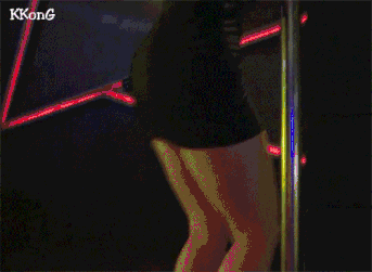 邪恶美女gif动图：冰棍吃的这么销魂还直播