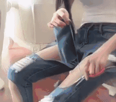 邪恶美女gif动图：冰棍吃的这么销魂还直播