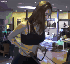 邪恶美女gif动图：冰棍吃的这么销魂还直播